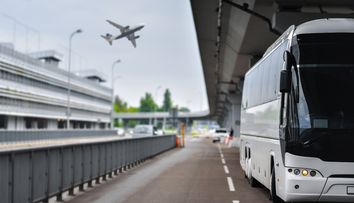 Incident inedit la Aeroportul Henri Coandă. În loc să ducă pasagerii la avion, un șofer a ieșit cu autobuzul spre DN1