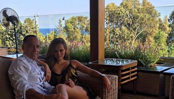 Xenia Deli a sărbătorit împlinirea a 30 de ani printr-o petrecere fabuloasă. Imagini din culise
