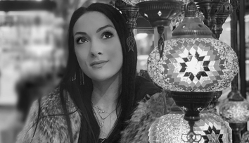Laura Roșca (DJ Lalla) a fost înmormântată la Turda. Artista, condusă pe ultimul drum de sora geamănă