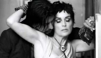 Sharon Stone, sexy la 54 de ani. S-a vopsit bruneta si joaca intr-un film alb-negru: VIDEO
