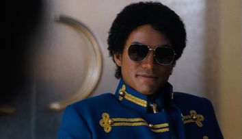Scor dezastruos și reacții furioase: filmul despre Michael Jackson, acuzat că transformă totul într-o poveste falsă: „Spălare rușinoasă a imaginii”