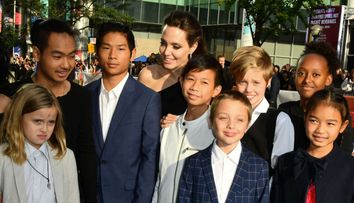 Angelina Jolie, „o mamă care își distruge copiii”. Dezvăluirile fostei ei bone, considerate șocante