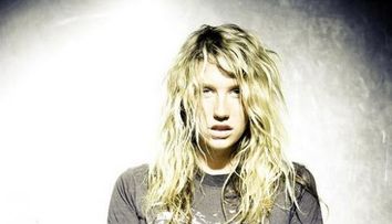 Ke$ha vrea barbati cu burtica FOTO si VIDEO