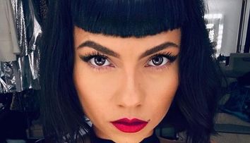 Schimbare de look pentru Inna: artista are părul lung și breton