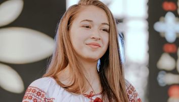 Durere fără margini după moartea Andreei Micu, îndrăgita interpretă de muzică populară! Mesajul transmis de bunicul ei: „17 ani de bucurii, 17 ani fericiți lângă tine”
