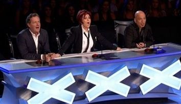 Americanii il au si ei pe Valentin Dinu! Vezi aici cum canta un spalator de masini la America's Got Talent!
