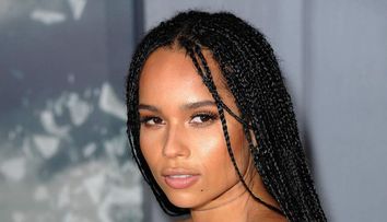 Zoe Kravitz: „Să cresc alături de doi părinți atât de cool m-a făcut să fiu foarte nesigură pe mine