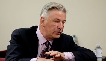 Mesajul șocant pe care Alec Baldwin i l-a trimis soției sale la o zi după ce a împușcat-o accidental pe Halyna Hutchins pe platoul de filmare