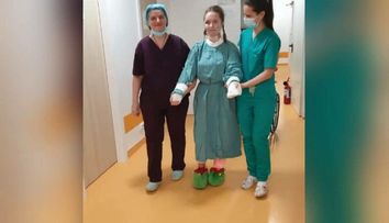 Alexia, fata de 15 ani cu brațele replantate, a reușit să cânte la pian! Videoclipul emoționant cu tânăra din Botoșani