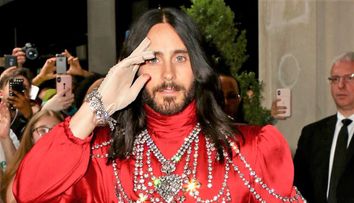 Cum a apărut Jared Leto la Met Gala, balul mascat anual de la New York