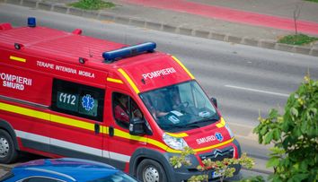 Alertă în Bihor. Planul Roșu activat după ce 28 de turiști au acuzat simptome de toxiinfecție alimentară. 16 copii și 2 adulți, transportați la spital