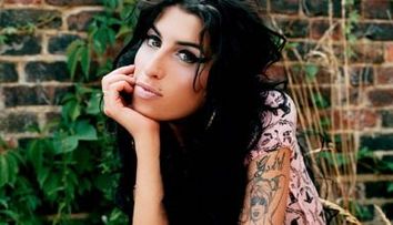 Au inregistrat toate adresele de internet cu numele Amy Winehouse! Vezi ce s-a intamplat:
