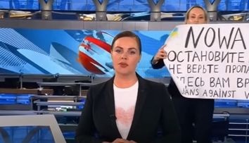 Mesajul lui Zelenski pentru jurnalista care a întrerupt jurnalul de știri al televiziunii naționale din Rusia