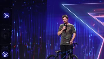 Românii au talent 2021: Alin Moldovan și-a prezentat pasiunea pentru BMX într-o manieră inedită 