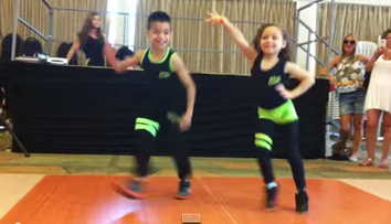 Au numai 6 ani si sunt campioni mondiali la salsa. E incredibil cum danseaza acesti copii! Clipul e viral pe Youtube