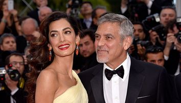 Amal Clooney, apariție spectaculoasă într-o rochie mini! Soția lui George Clooney a atras privirile ca un magnet