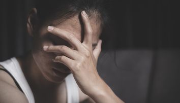 Cine este, de fapt, administratorul site-ului cu femei fotografiate ilegal. Individul, supranumit „Zeul internetului”, identificat de polițiști