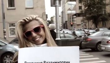 Putin, felicitat de mai multe rusoaice blonde de ziua lui: 