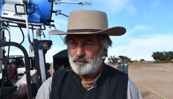 A apărut trailerul filmului „Rust” cu Alec Baldwin în rol principal. La filmările din toamna anului 2021, actorul a împușcat-o mortal pe Halyna Hutchins