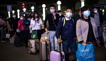Locuitorii din Wuhan s-au întors la serviciu după 11 săptămâni de carantină. Imagini memorabile
