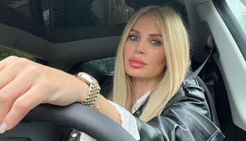 Andreea Bănică a plecat în vacanță. Artista, soțul și cei doi copii au ales o destinație de poveste, într-un tărâm de basm