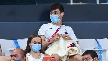 Secretul medaliilor de aur ale sportivului britanic Tom Daley: croșetează și tricotează înainte de probe