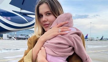 Emily Burghelea, prima vacanță cu fetița ei, în afara țării. Imaginile de la plajă au adunat zeci de mii de like-uri