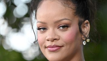 Rihanna a publicat prima fotografie oficială cu fiica sa, Rocki