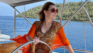 Adina Buzatu, topless la plajă în Turcia. Cum s-a protejat de soare