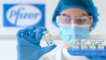 Marea Britanie, prima țară din lume care aprobă vaccinarea populației împotriva coronavirus