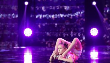 Românii au talent 2023: Adelina Benga, micuța contorsionistă care i-a cucerit pe jurați: 