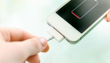 Pe cat este de simplu, pe atat este de util! Cum sa iti incarci telefonul in situatii de urgenta