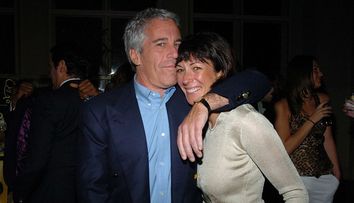 Seducătoare, influentă, periculoasă? Cum arăta în tinerețe Ghislaine Maxwell când l-a cucerit pe Jeffrey Epstein.  Îi uimea pe toți cu farmecul ei, dar a ajuns condamnată pentru recrutarea de minore