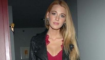 Blake Lively, sexy la un party Vertu!