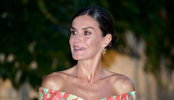 Regina Letizia, apariție surpriză pe străzile din Palma de Mallorca. A înlocuit ținutele clasice cu o rochie tinerească