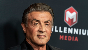 Sylvester Stallone nu se mai vopsește. Actorul, de nerecunoscut cu părul alb