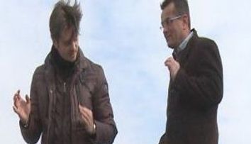 Mihai Petre a condus cu un pahar plin cu apa pe capota VIDEO