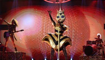 Albina i-a derutat complet pe detectivii Masked Singer România cu interpretarea sa: “Acum e băiat?”