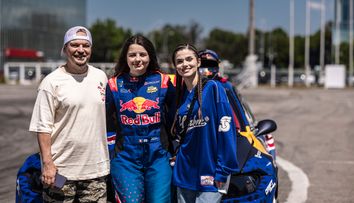 Theo Rose și Puya, adrenalină în mașina de drift înainte de Red Bull SoundClash