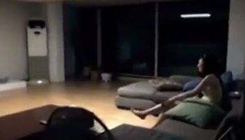 Reactia incredibila a unei fete cand isi da seama ca e victima unei farse. Cum se razbuna pe prietenii ei: VIDEO amuzant