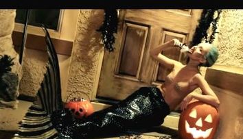 Gagaween sau Halloween? Vezi cum a fost Lady Gaga parodiata intr-un clip pe net!