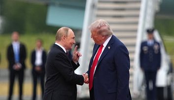 Gafa majoră a lui Donald Trump, la întâlnirea cu Vladimir Putin. Kremlinul l-a dat de gol și a publicat imaginea compromițătoare