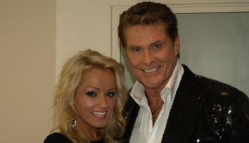 David Hasselhoff, indragostit la 60 de ani de o blonda superba, care are jumatatea varstei lui. Cum s-au distrat in vacanta: