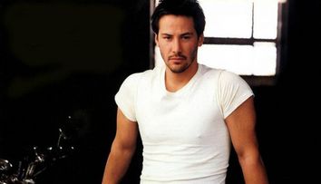 Nu l-ai recunoaste daca l-ai vedea pe strada. Cum arata Keanu Reeves la 14 ani de la rolul din 