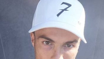 Cristiano Ronaldo, din nou viral pe internet! Peste 13,5 milioane de like-uri la două fotografii din vacanță