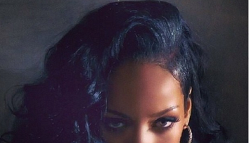Rihanna, topless pe coperta revistei Vogue Brazilia. FOTO
