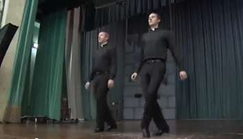 Un videoclip cu doi preoti care danseaza step devine viral pe internet - VIDEO