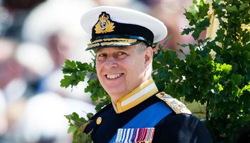 Prințul căzut în dizgrație vrea să fugă din Marea Britanie! Un nou scandal izbucnește în familia regală, după noile dezvăluiri incendiare: Ce a făcut prințul Andrew în patru zile cu 40 de femei