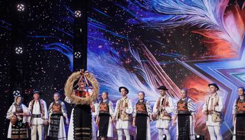 Românii au talent, 18 aprilie 2025. Mădălina Oltean și Ansamblul „Cununa Grâului” au adus tradițiile din strămoși pe scena talentelor. Andra: „A fost o bucurie să vă întâlnim”