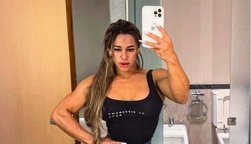 Unii o văd ca pe o zeiță, alții cred că arată precum un bărbat. Jade Cristaldo întoarce toate privirile cu trupul ei